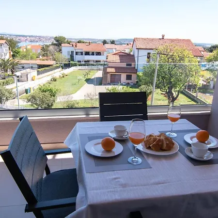 Luxury Apartment Faro With Sea View And Swimming Pool Premantura Exterior photo